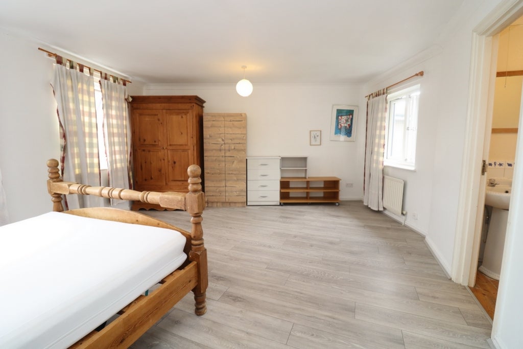 Room Globe Road in Greater London