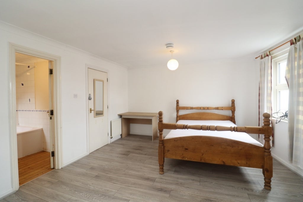 Room Globe Road in Greater London