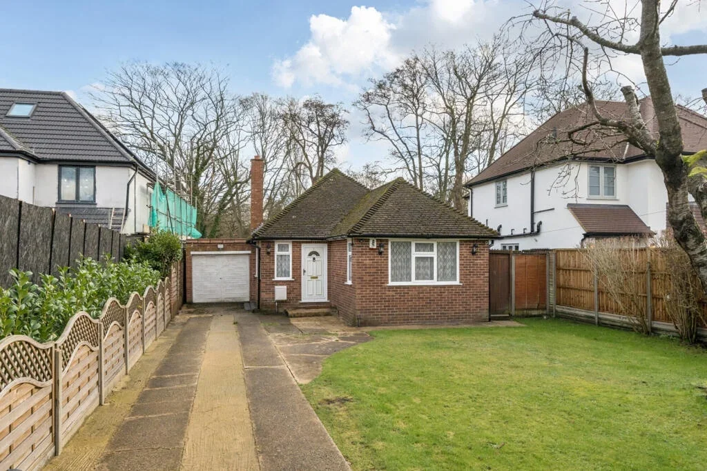 House Thornhill Road in Greater London
