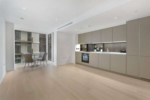 Flat Battersea High Street in Greater London