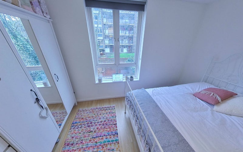 Room Wrights Green in Greater London