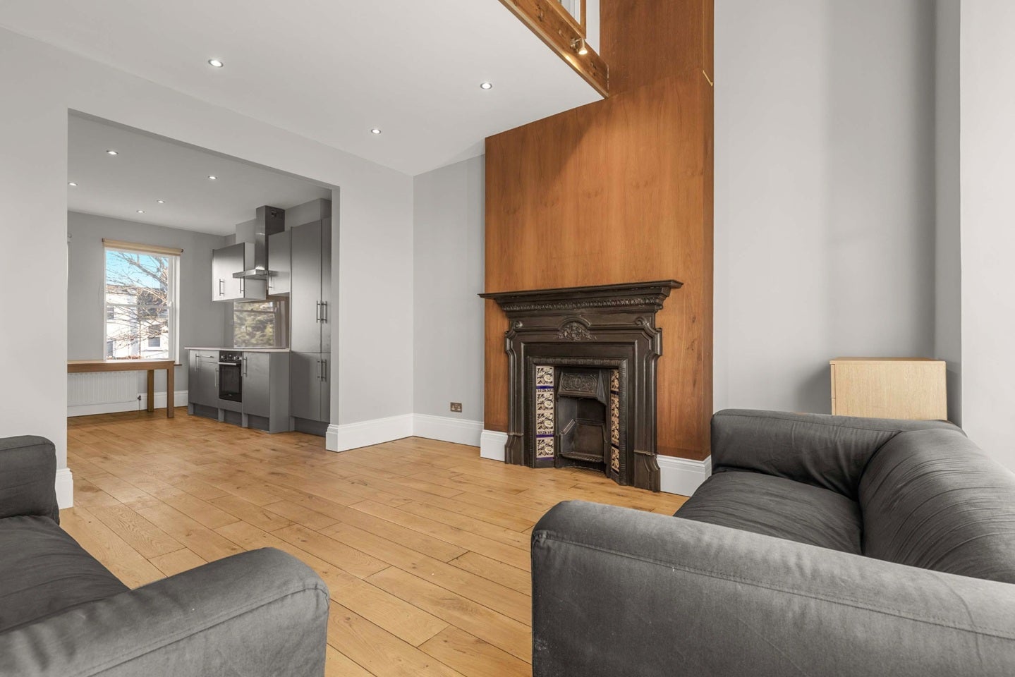 Flat Denton Road in Greater London