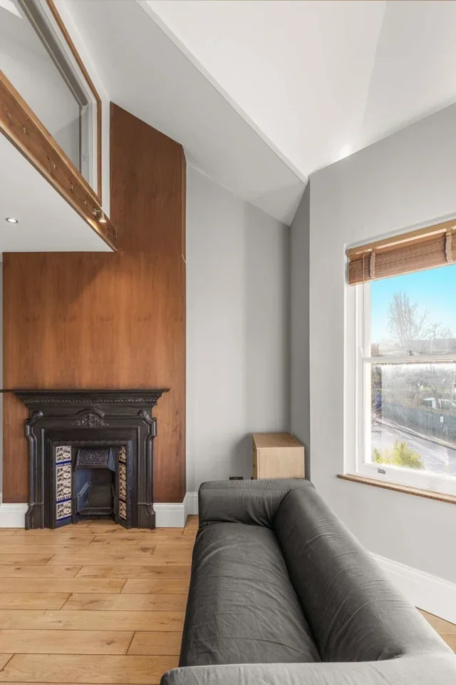Flat Denton Road in Greater London