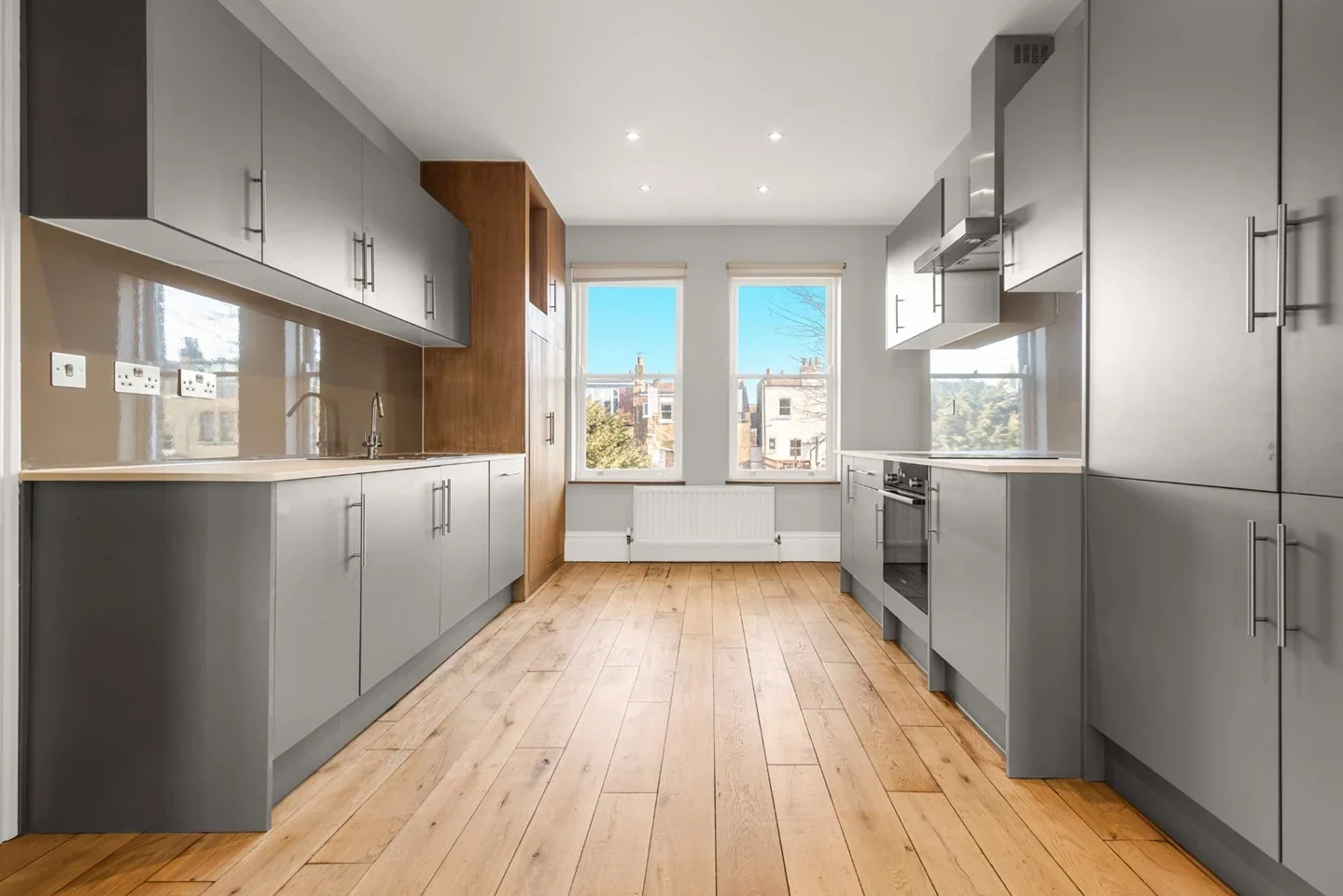 Flat Denton Road in Greater London