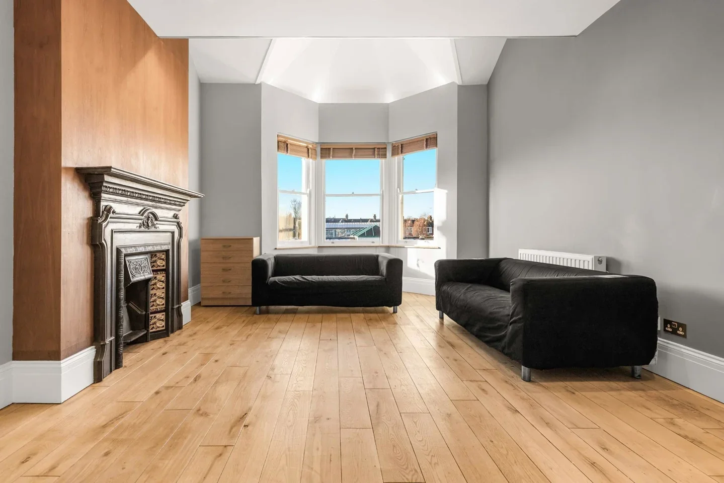 Flat Denton Road in Greater London