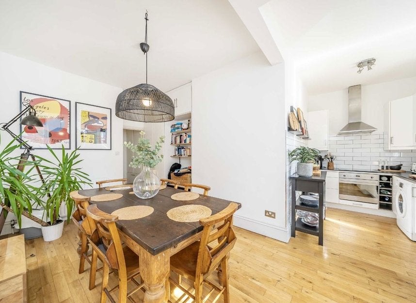 Flat Edgeley Road in Greater London