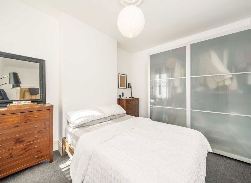 Flat Edgeley Road in Greater London