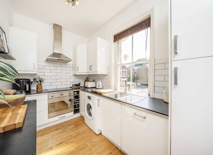 Flat Edgeley Road in Greater London