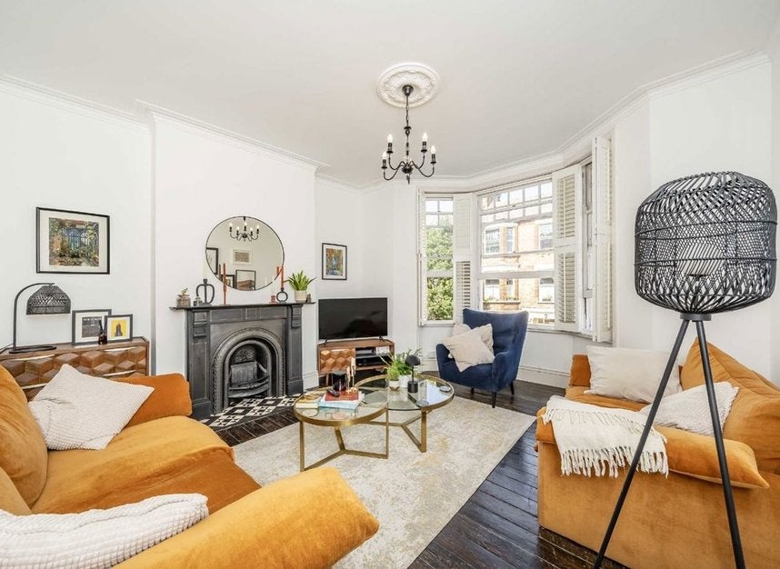Flat Edgeley Road in Greater London