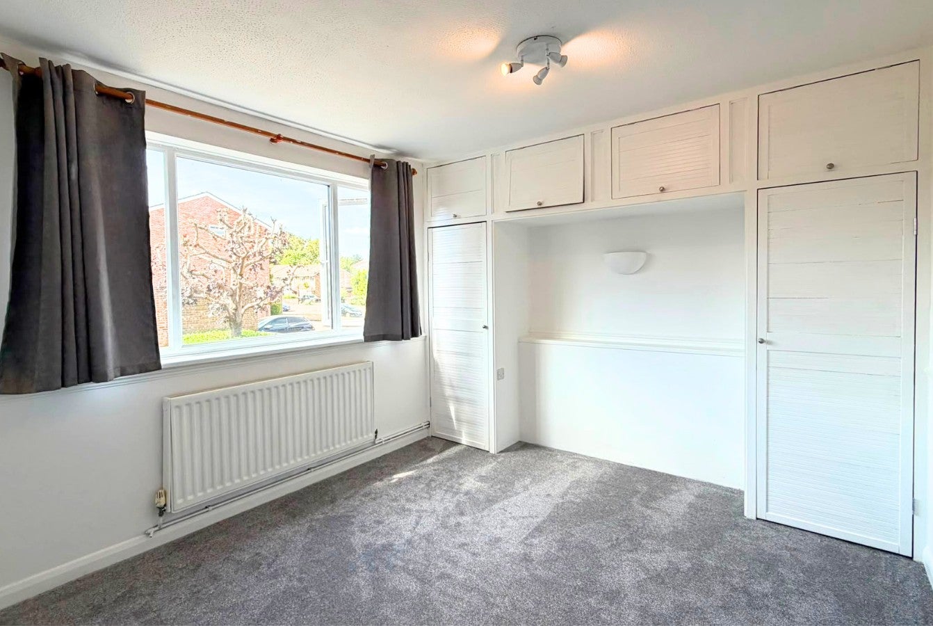 Flat Coleridge Way in Greater London