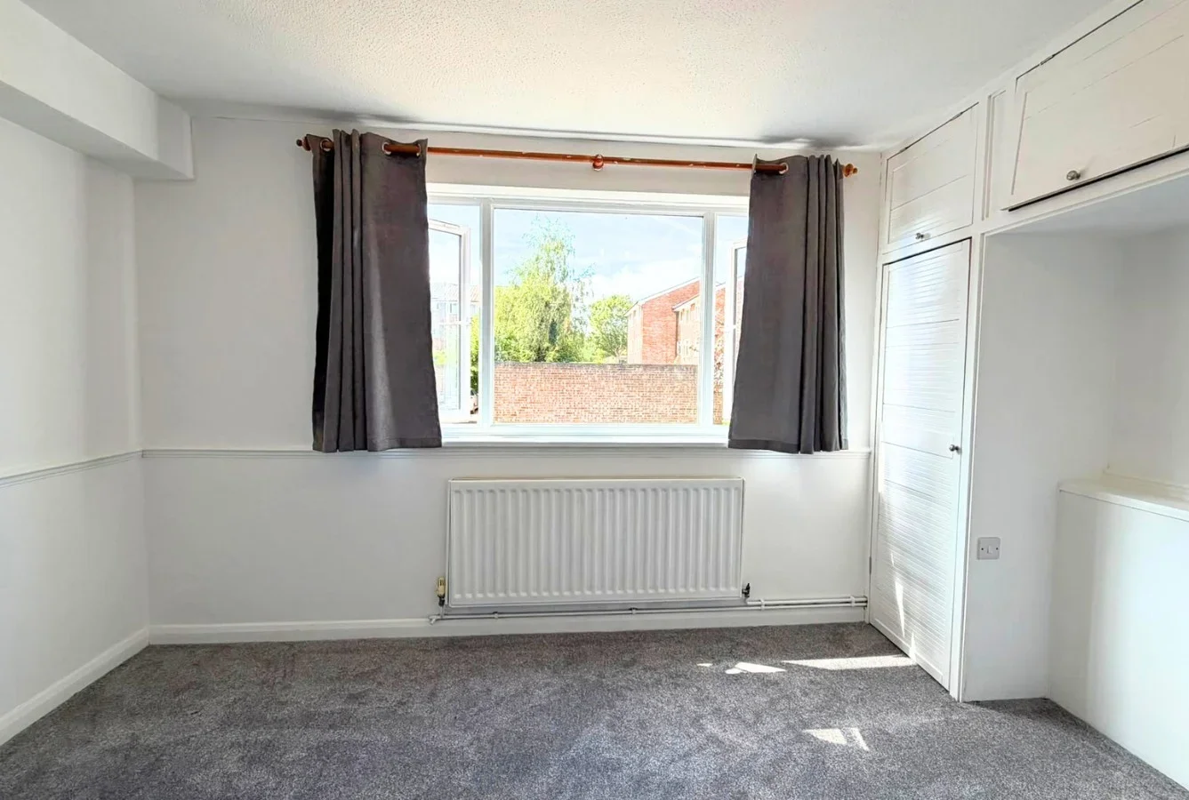Flat Coleridge Way in Greater London