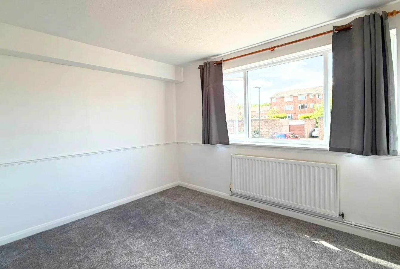 Flat Coleridge Way in Greater London