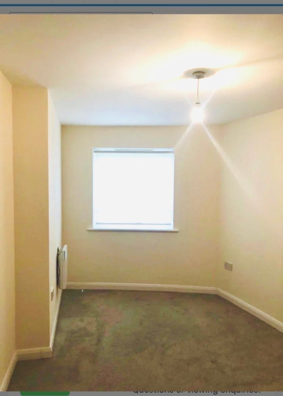Flat Manbrough Avenue in Greater London