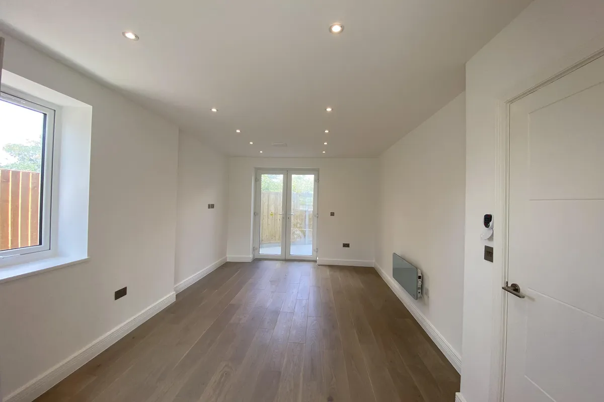 Flat Western Avenue in Greater London