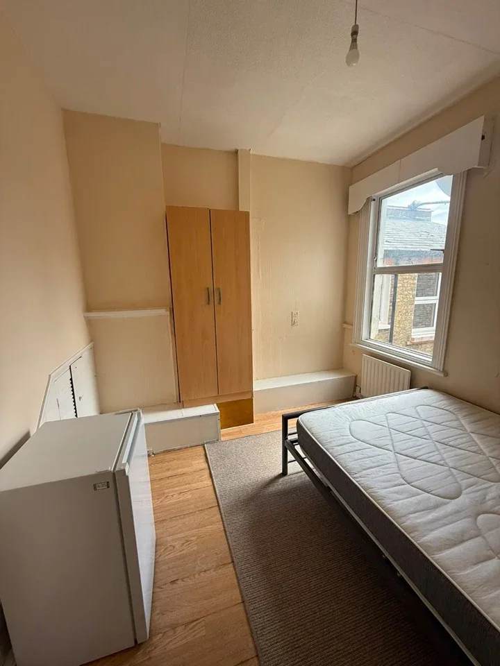 Room Marler Road in Greater London
