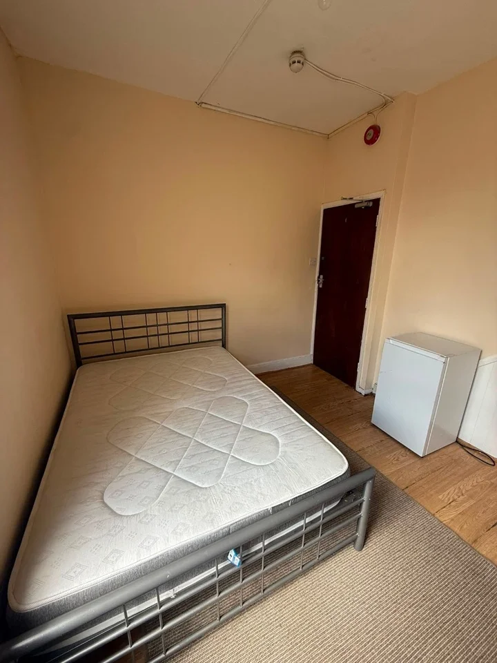 Room Marler Road in Greater London