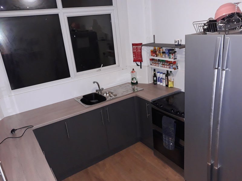 Flat Broadway in Pontypridd