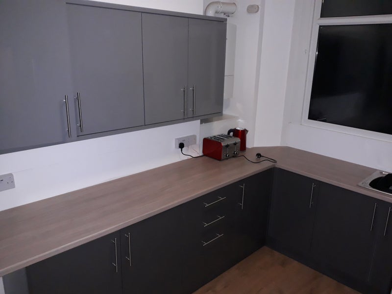 Flat Broadway in Pontypridd