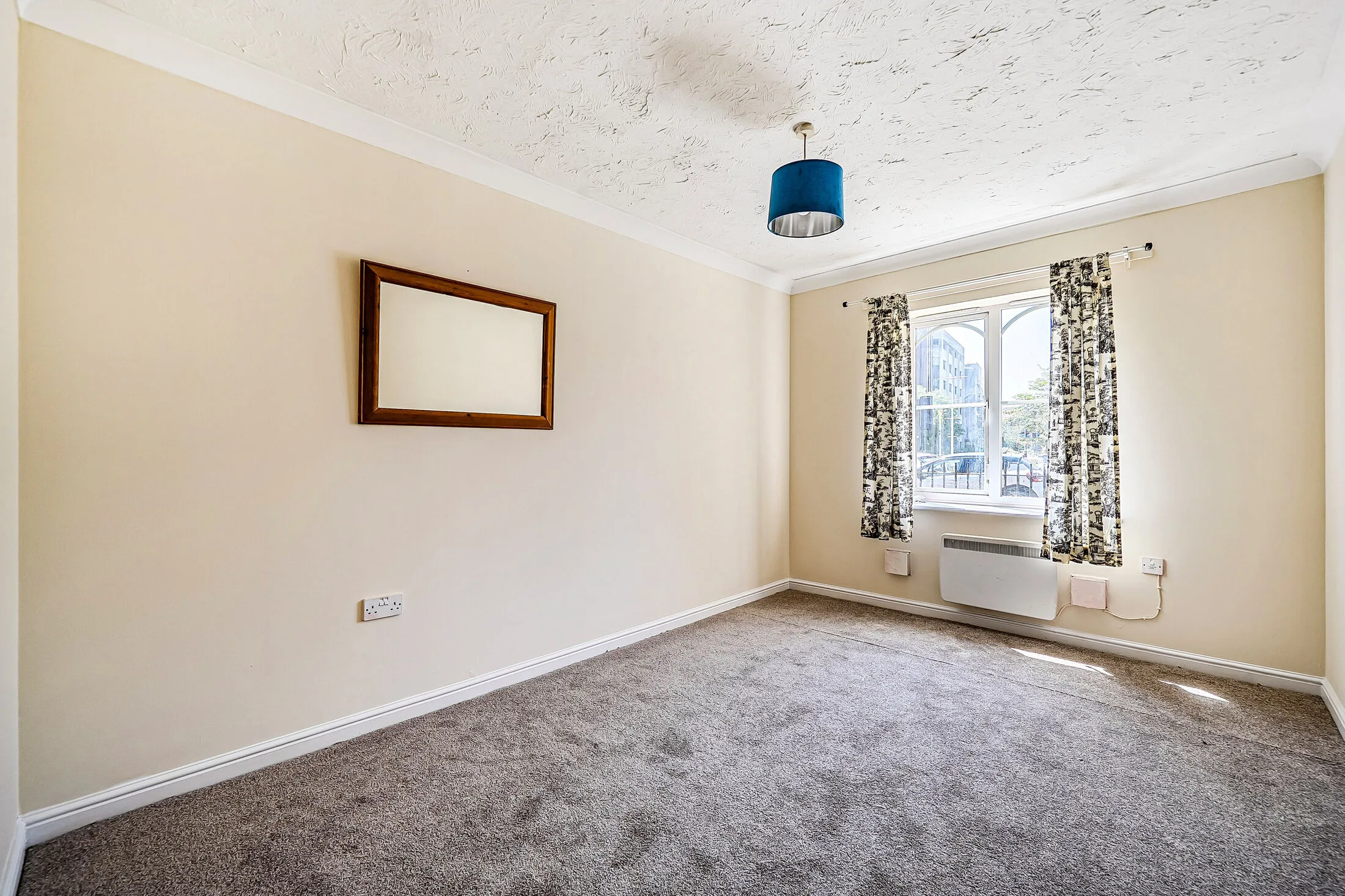 Flat Victoria Way in Woking