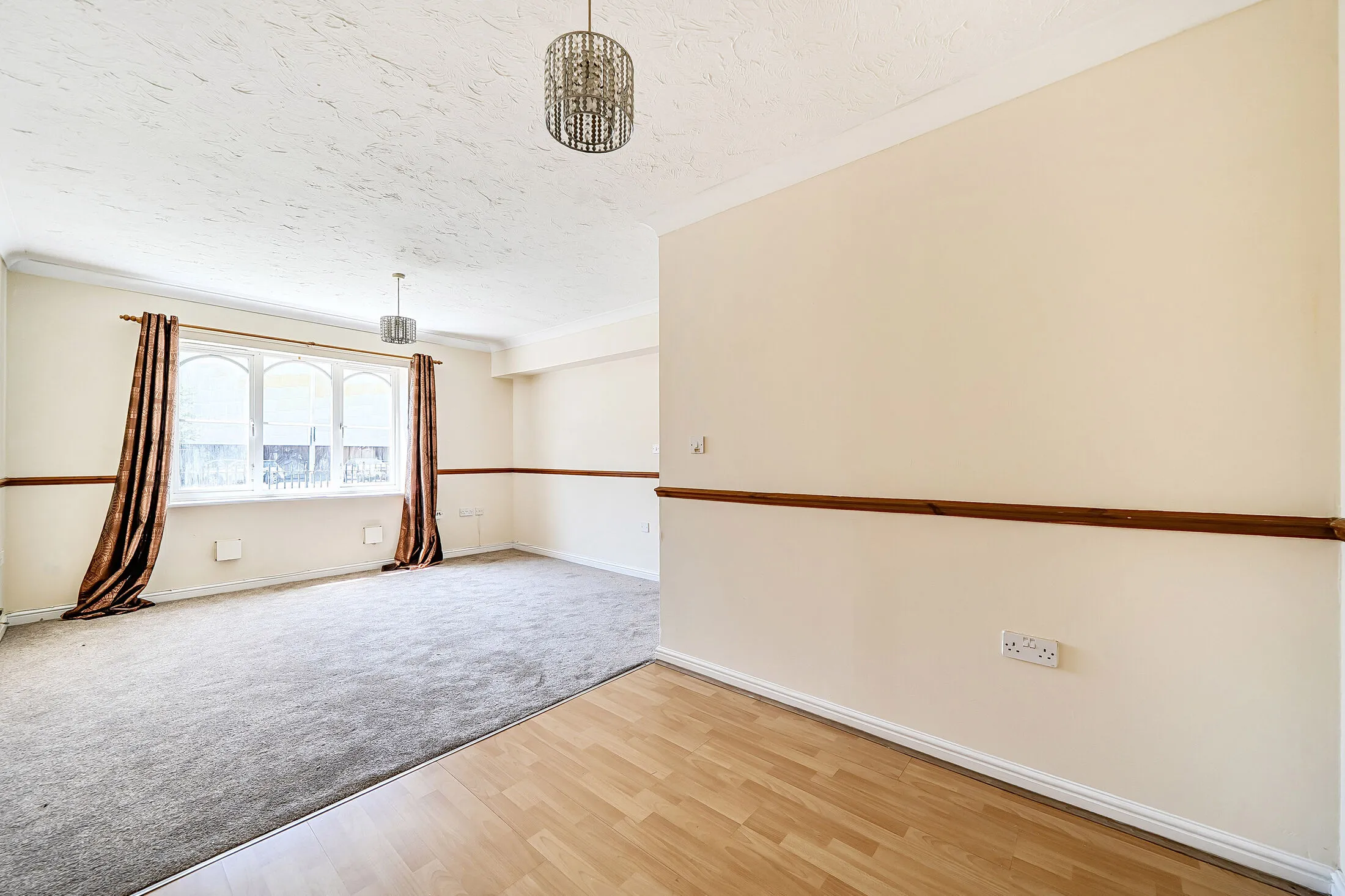 Flat Victoria Way in Woking
