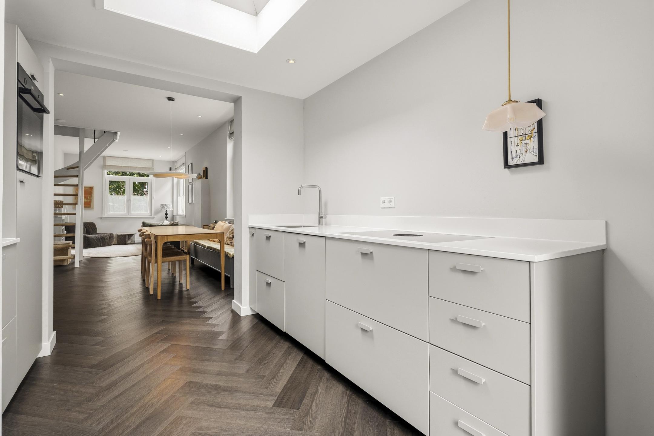 Hoekwoning te koop: Emmastraat 2, Weesp