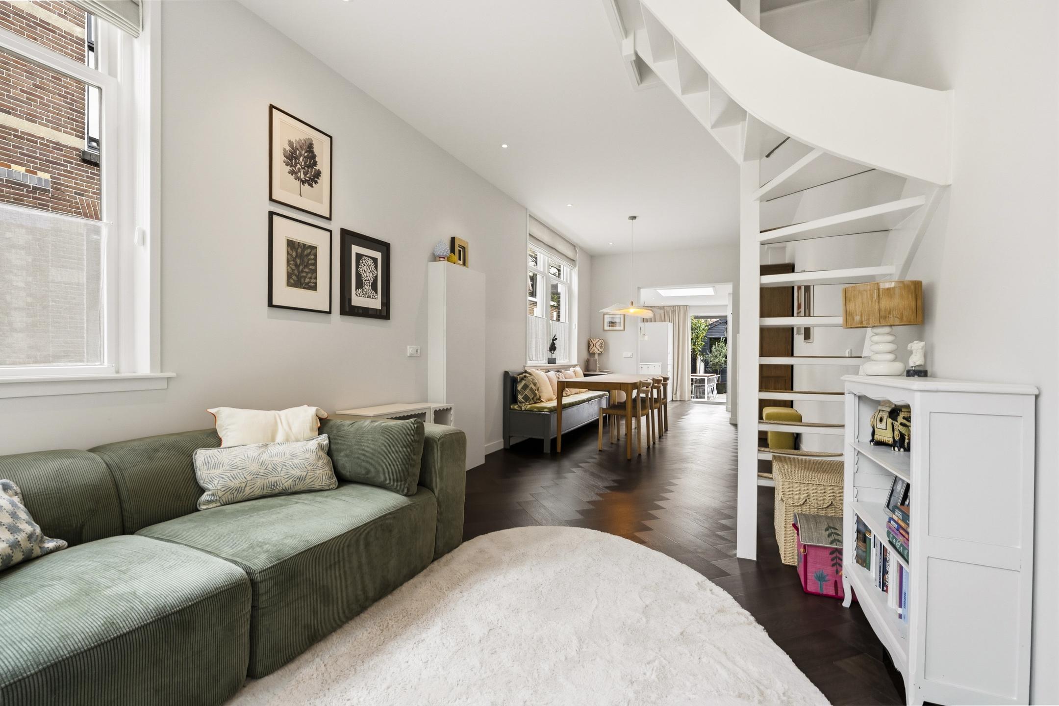 Hoekwoning te koop: Emmastraat 2, Weesp