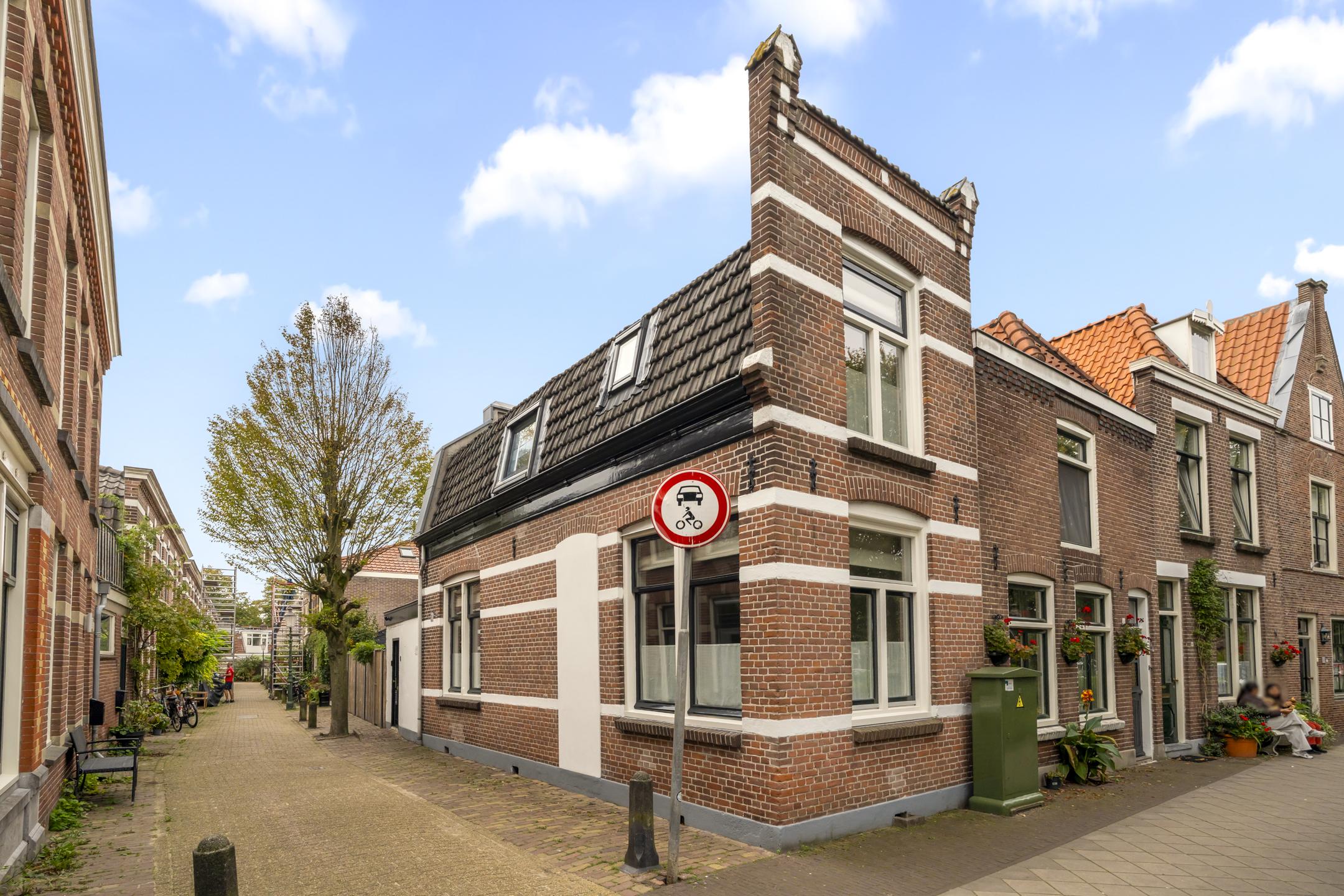 Emmastraat 2 in Weesp