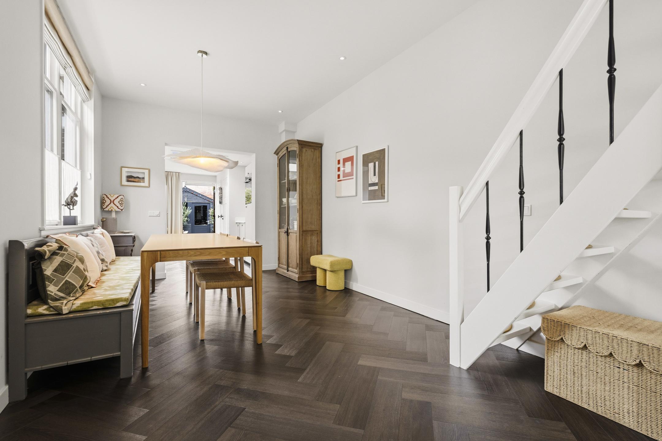 Hoekwoning te koop: Emmastraat 2, Weesp