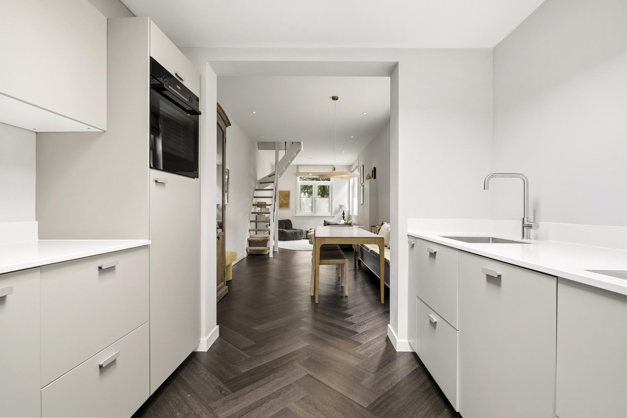 Hoekwoning te koop: Emmastraat 2, Weesp