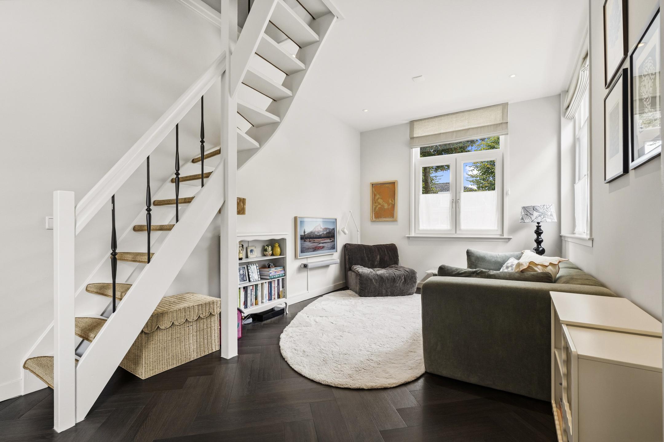 Hoekwoning te koop: Emmastraat 2, Weesp