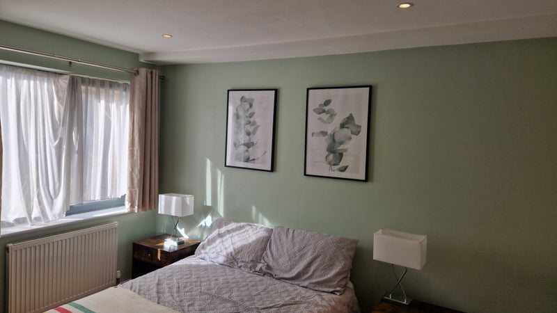 Room Bath Close in Greater London