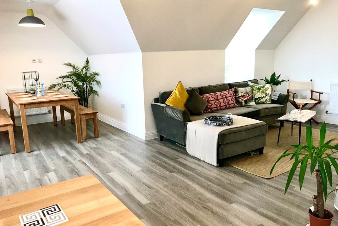 Flat Cresswell Square in Arun