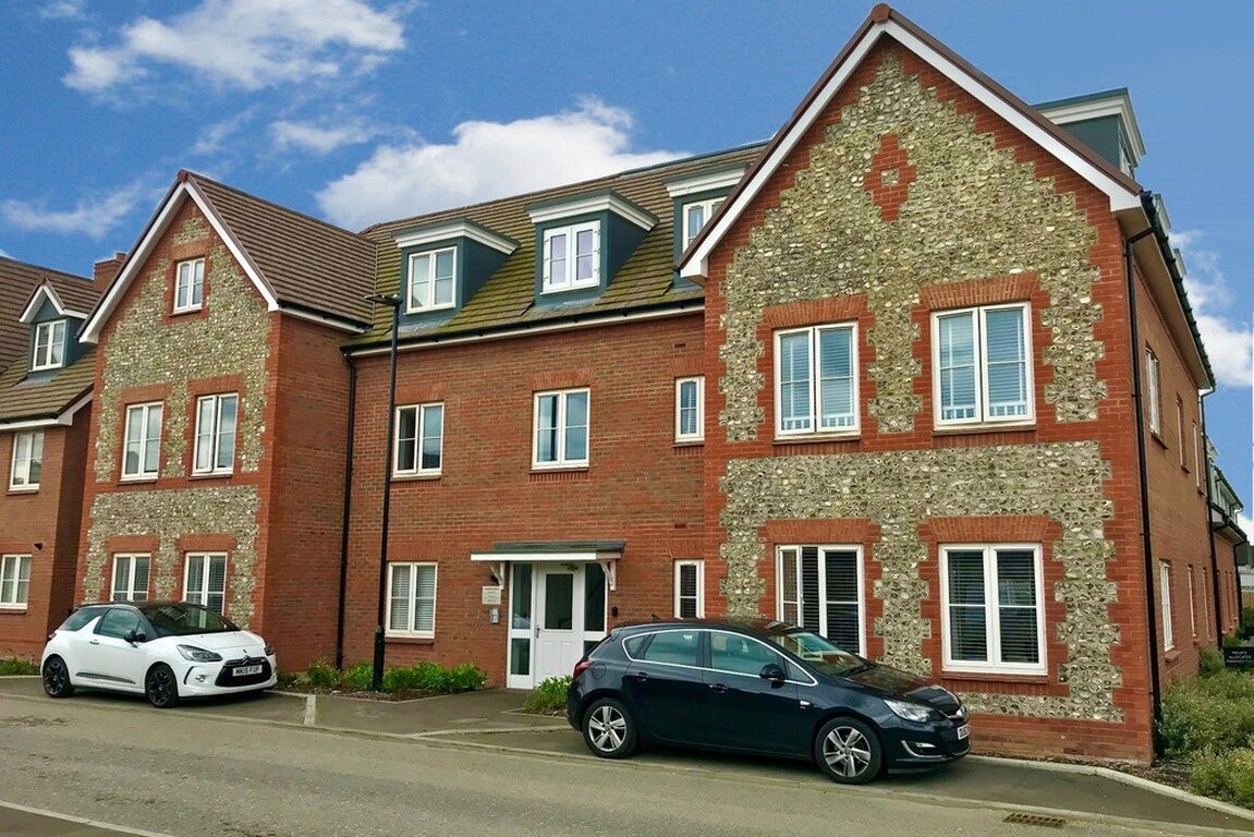 Flat Cresswell Square in Arun