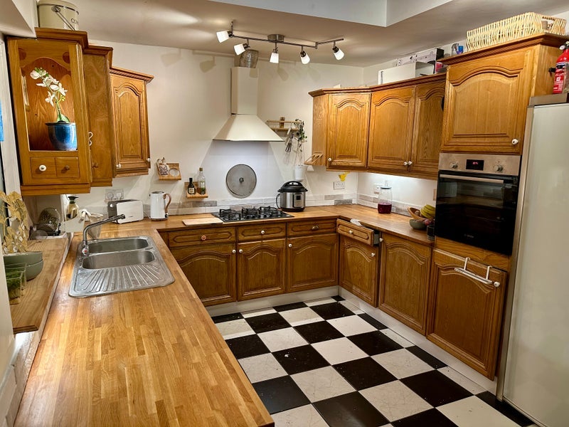 Room Meanley Road in Greater London