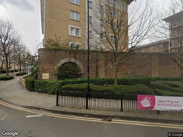 Room Newport Avenue in Greater London