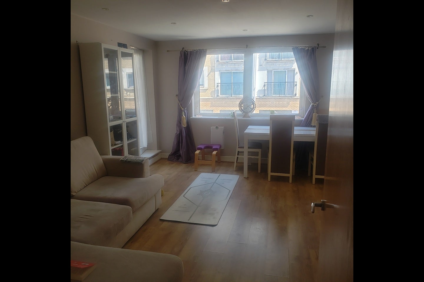 Room Newport Avenue in Greater London