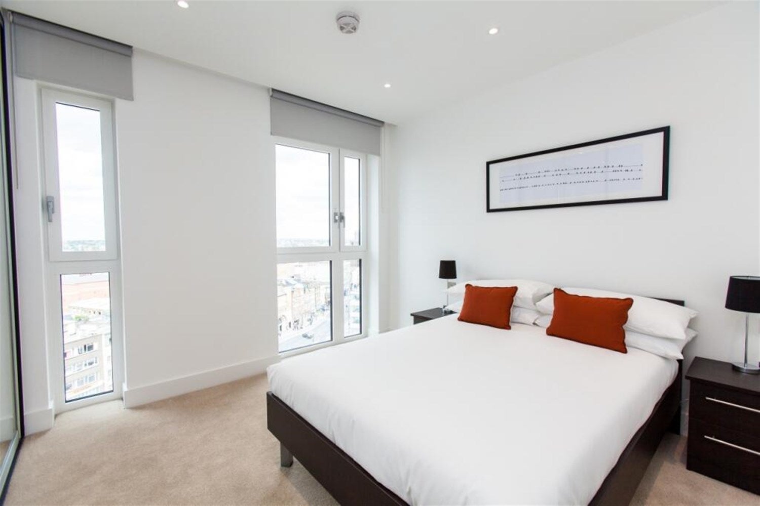 Flat New Drum Street in Greater London