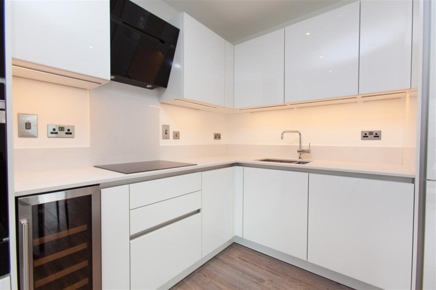 Flat New Drum Street in Greater London