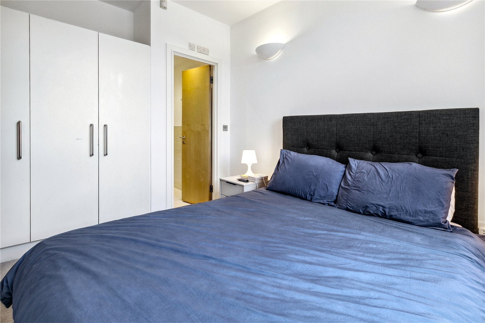 Flat Earl's Court Road in Greater London