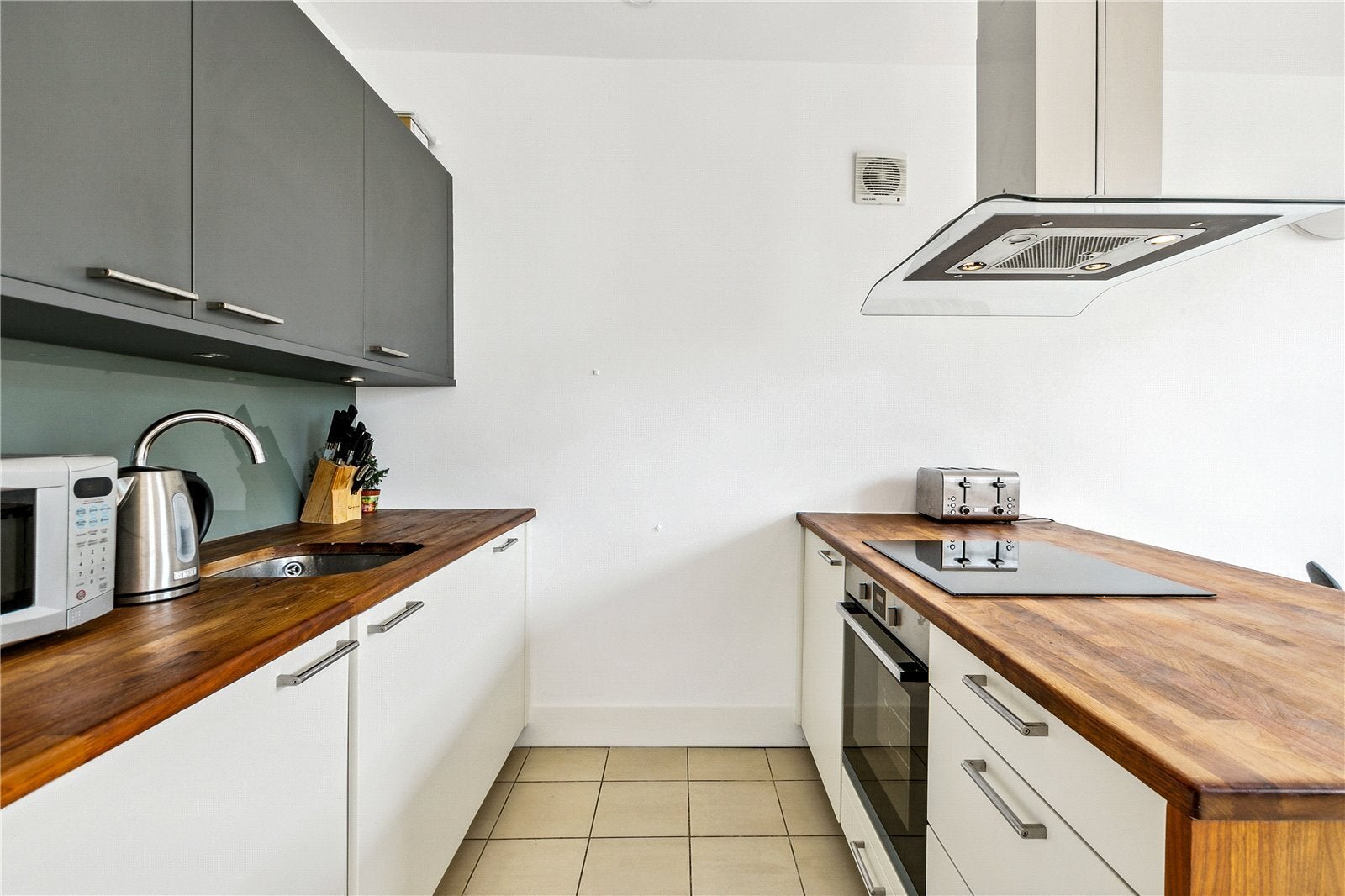 Flat Earl's Court Road in Greater London