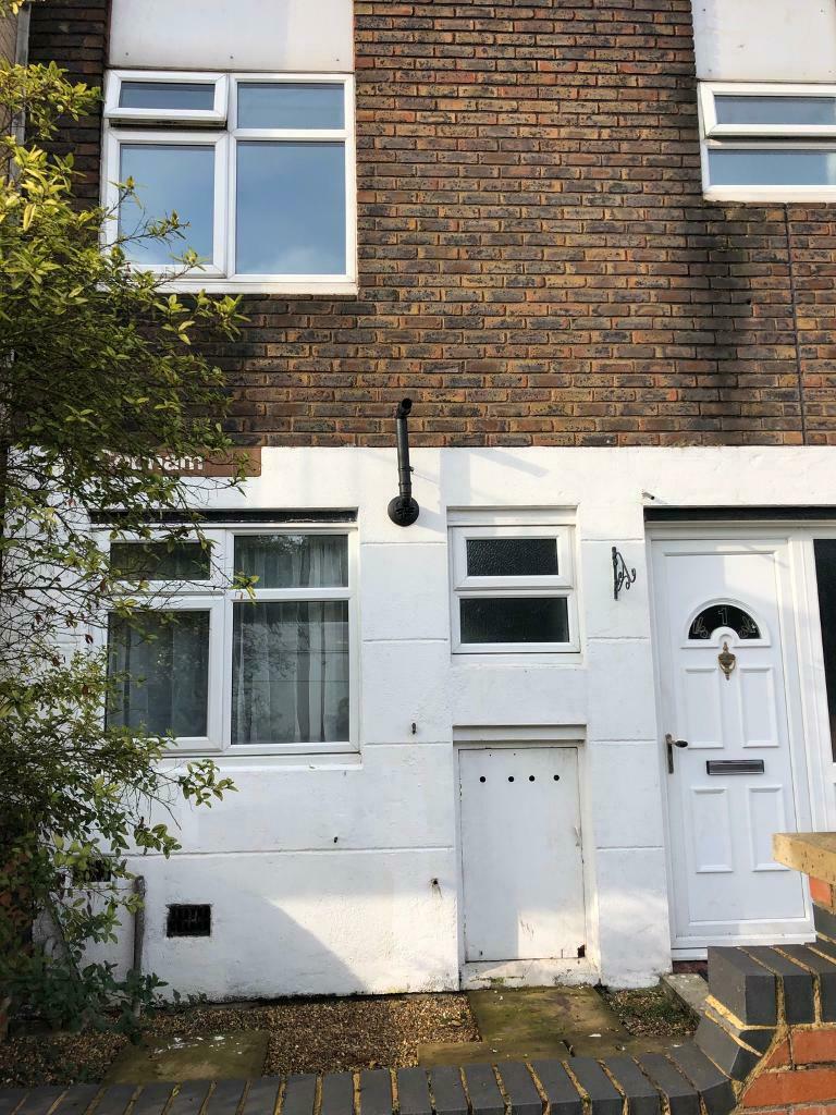 Flat Great Strand in Greater London