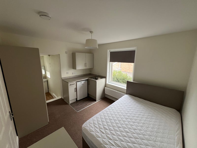 Room Granville Road in Poole