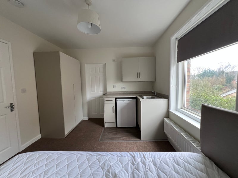 Room Granville Road in Poole