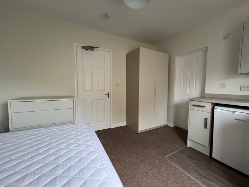 Room Granville Road in Poole