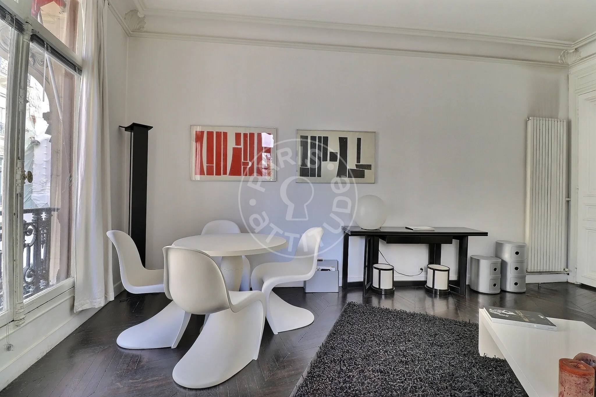 Flat Rue Magellan in Paris