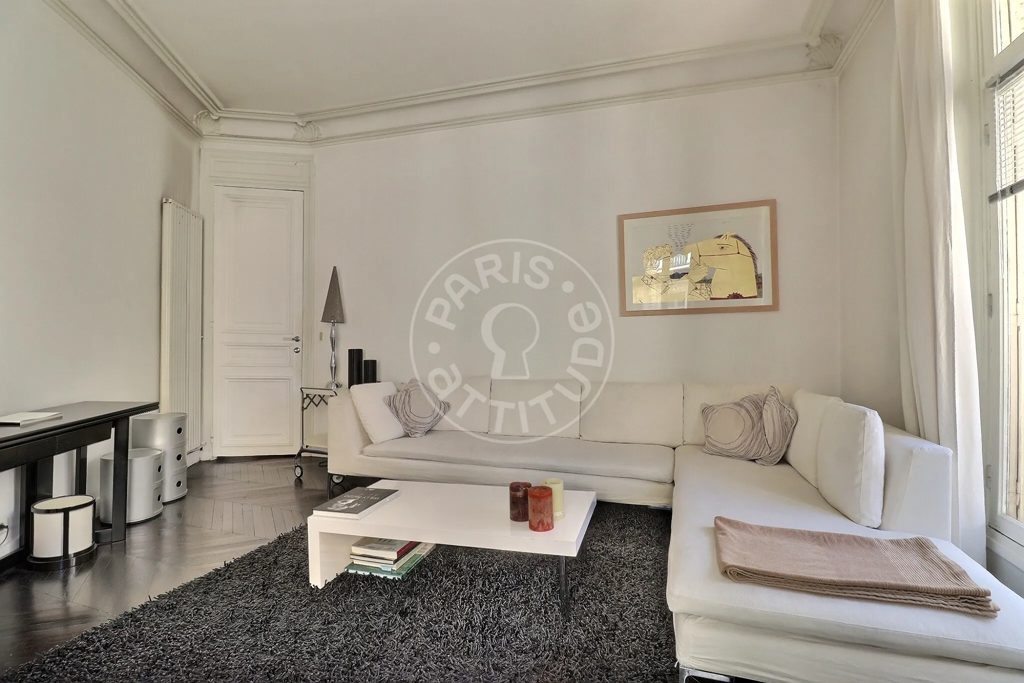 Flat Rue Magellan in Paris