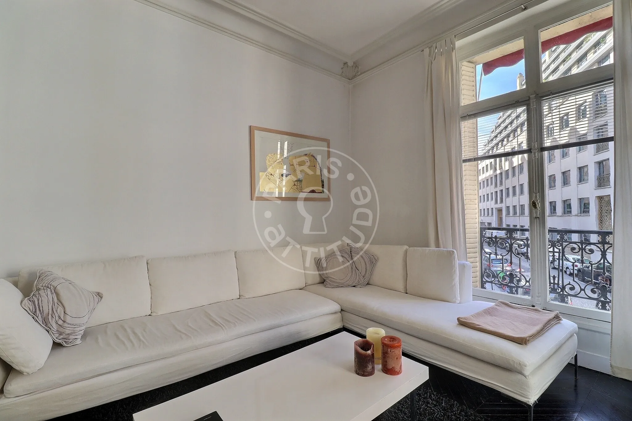 Flat Rue Magellan in Paris