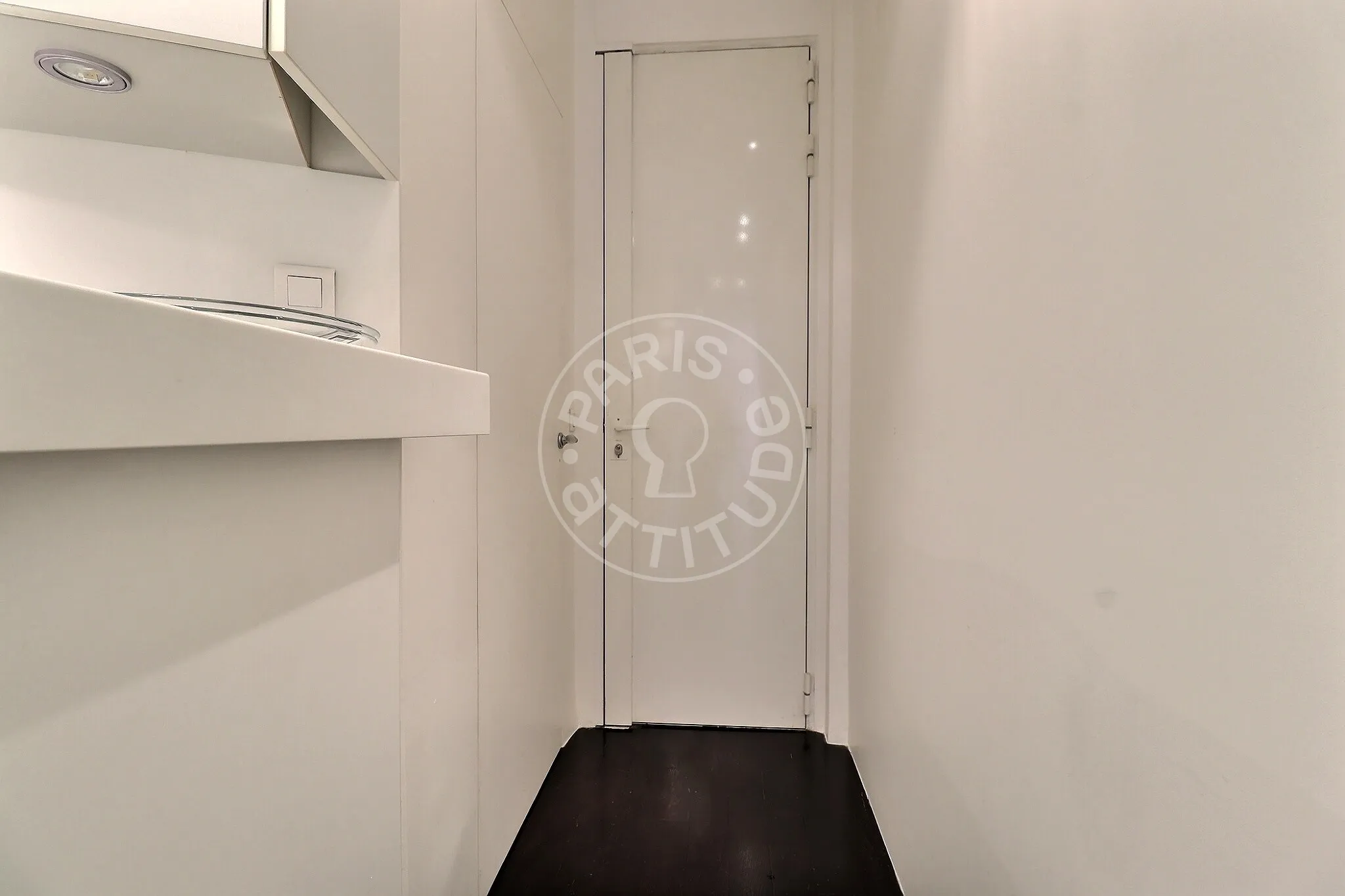 Flat Rue Magellan in Paris