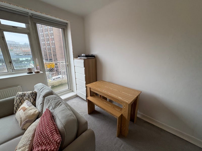 Room Wootton Street in Greater London