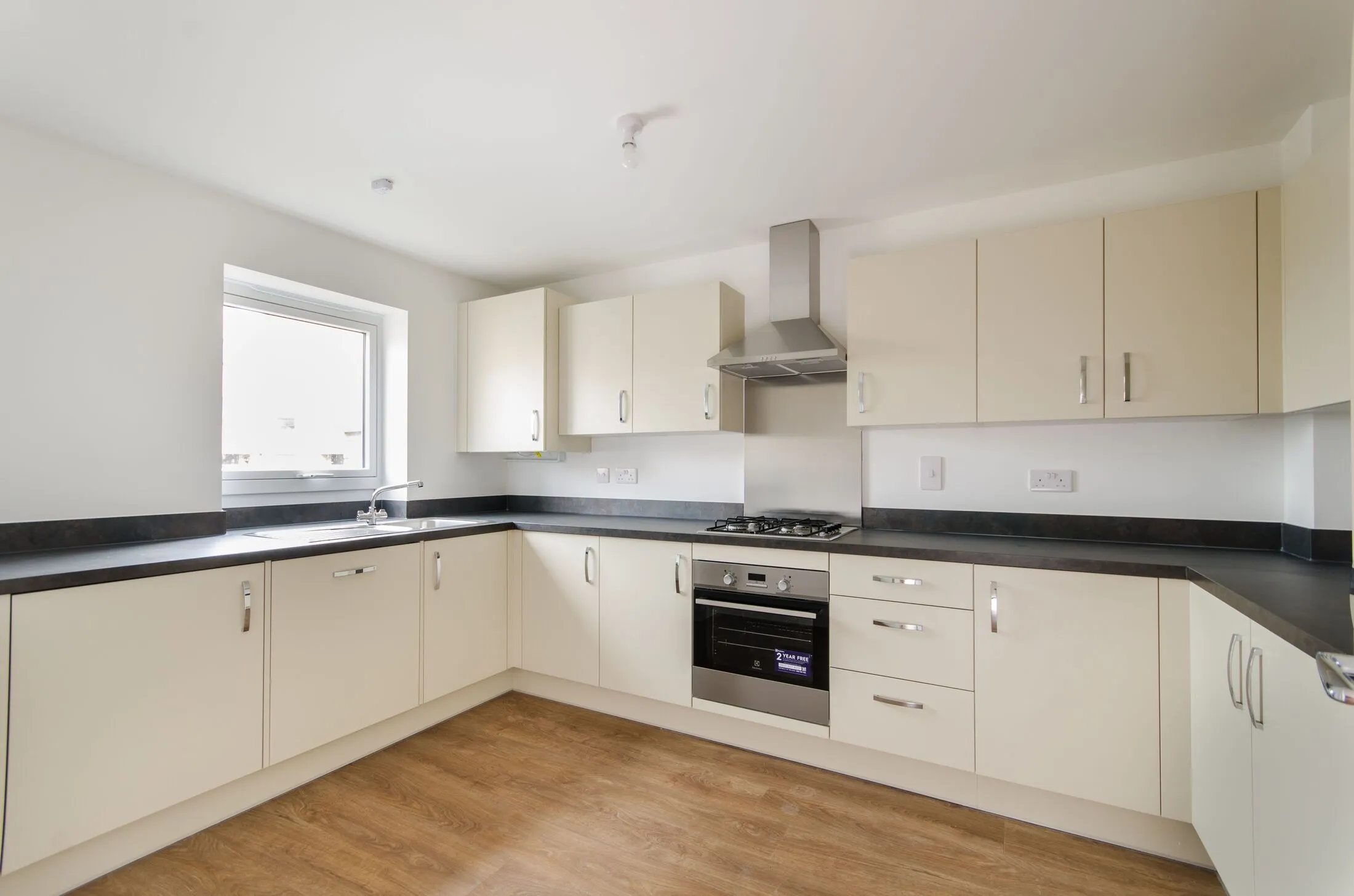 House Scott Crescent in Greater London